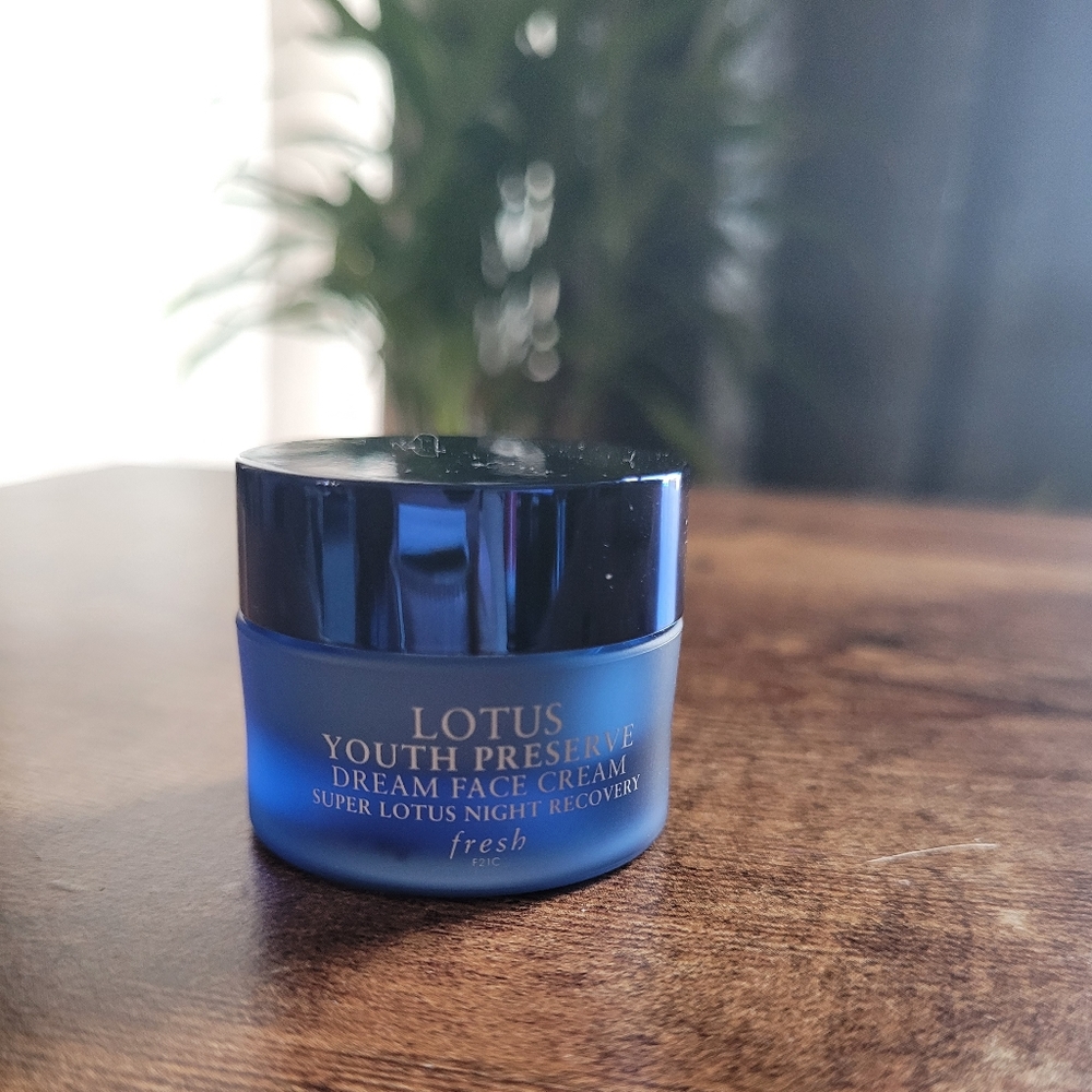 ❤️2 Ads/$20 - New- Lotus Youth Preserve Cream